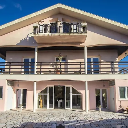 Guest H4u Garden & Pool Tatil Evi