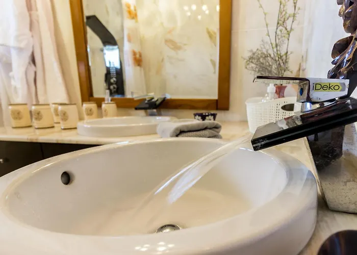 Guest H4u - Garden & Pool Holiday home *