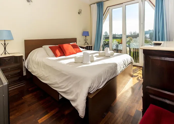 Guest H4u - Garden & Pool Holiday home Povoa de Varzim