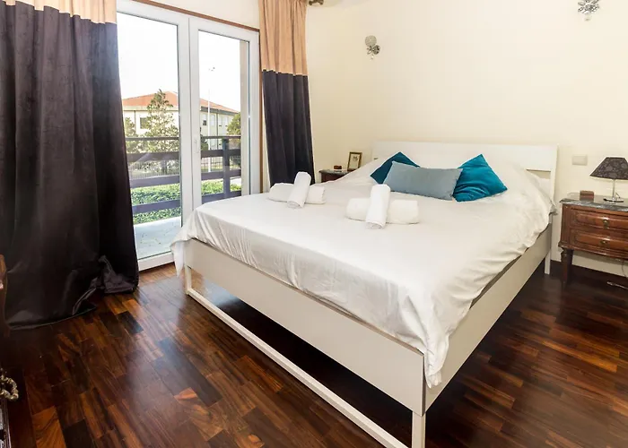 Guest H4u - Garden & Pool Holiday home *