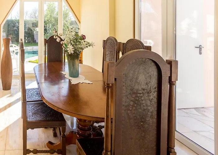 Guest H4u - Garden & Pool Holiday home Povoa de Varzim