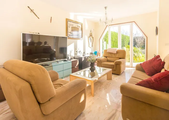 Holiday home Guest H4u - Garden & Pool *