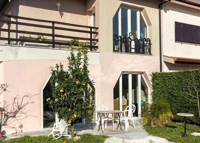 Guest H4u - Garden & Pool Holiday home *