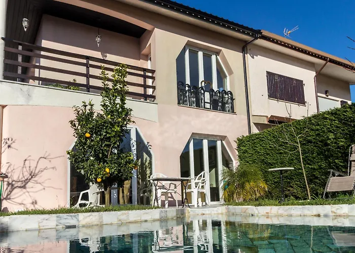 Guest H4u - Garden & Pool Holiday home