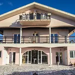Guest H4u Garden & Pool Feriehus