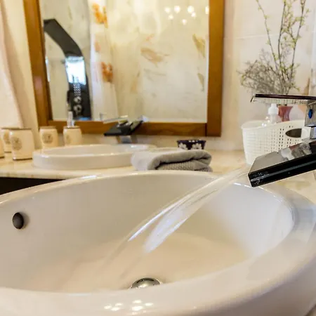 Guest H4u - Garden & Pool בית נופש *