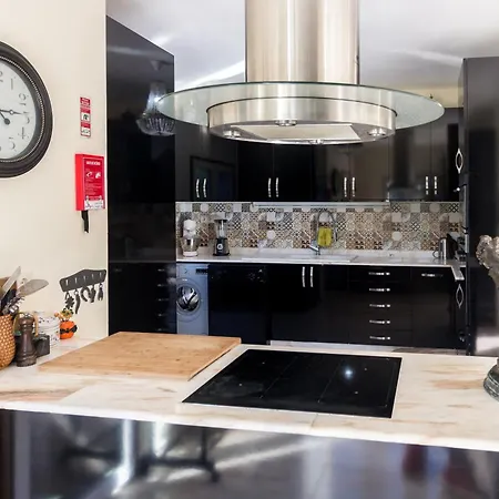 Guest H4u - Garden & Pool בית נופש