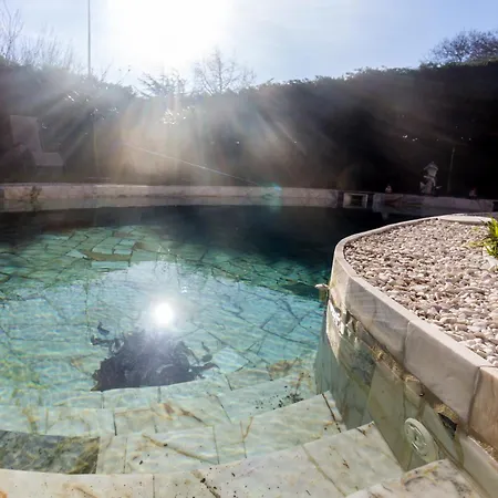 Guest H4u - Garden & Pool 波瓦－迪瓦尔津