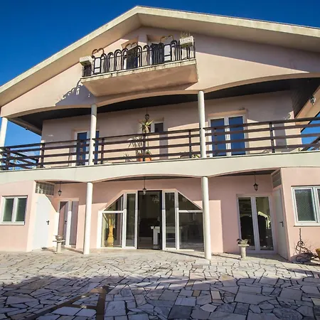 Guest H4u - Garden & Pool * 波瓦－迪瓦尔津