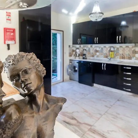 Prázdninový dům Guest H4u Garden & Pool *