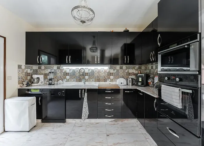 בית נופש Guest H4u - Garden & Pool